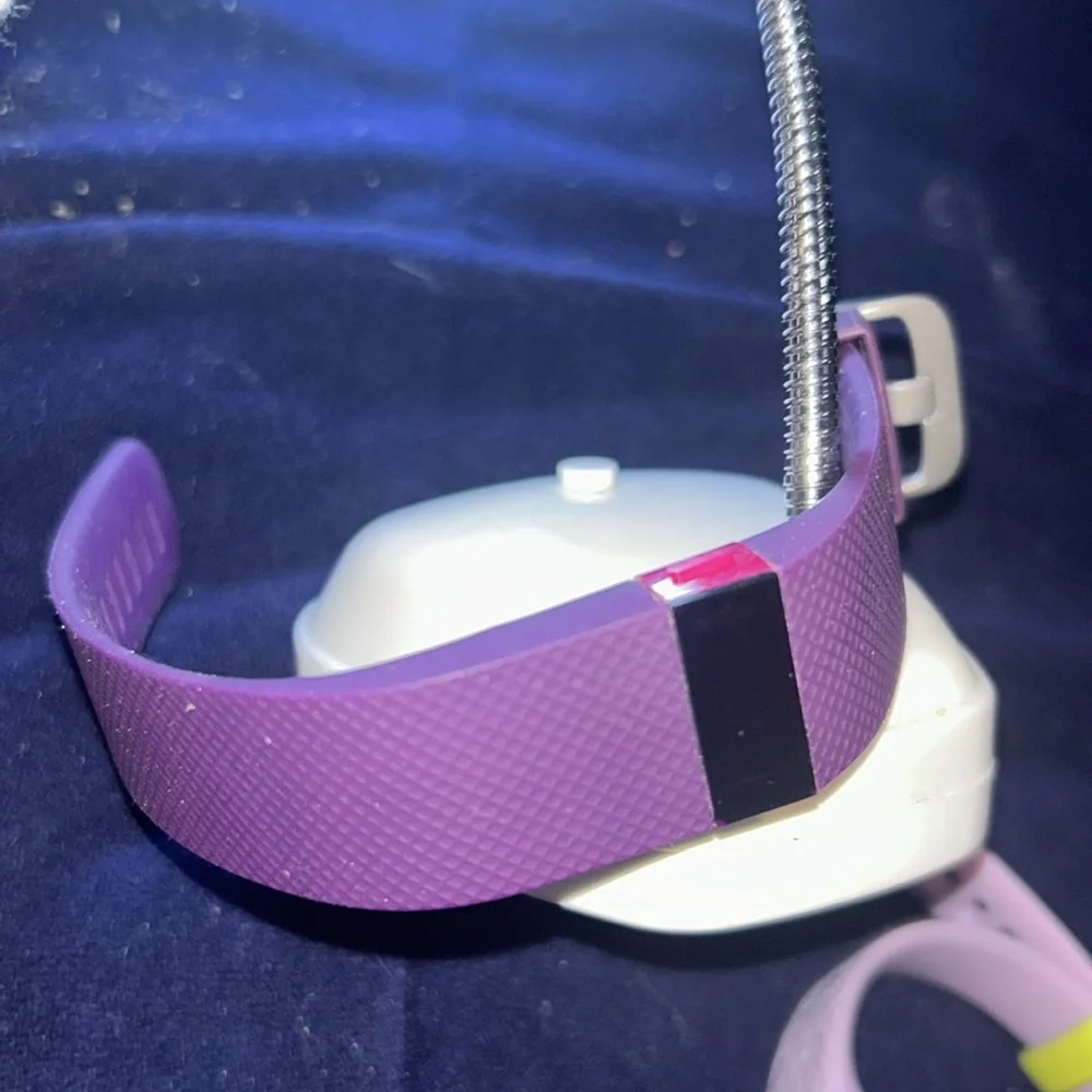 Fitbit charge HR Purple (plum) Smartwatch with‎ Sleek Design and Digital Display
